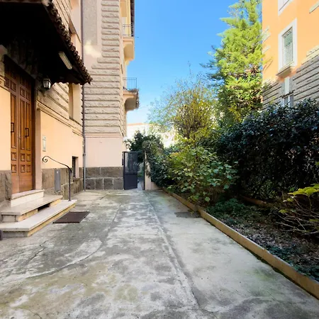 Apartment The Quiet Garden At San Giovanni