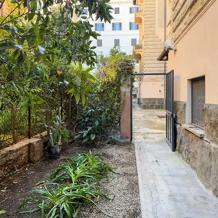 Apartment The Quiet Garden At San Giovanni *